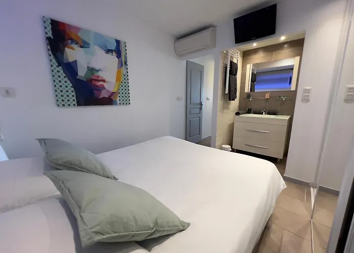 Village Naturiste R4N - Sixty9 Port Ambonne