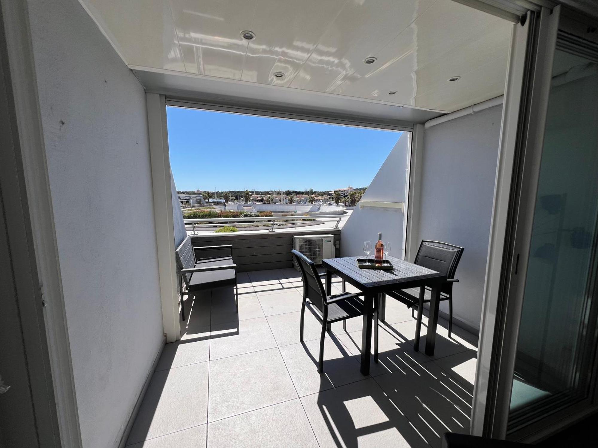 Grand 40 M2 Climatisé Au Village Naturiste * Agde