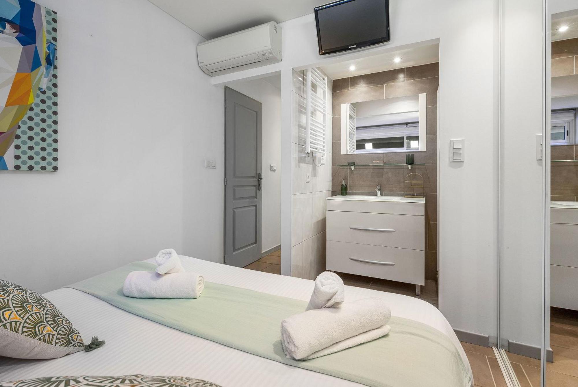 Village Naturiste R4N - Sixty9 Port Ambonne Apartment